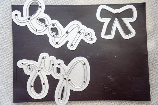 Wonderful Wreath | Retired Framelit Kit (Incomplete Set - As-is)